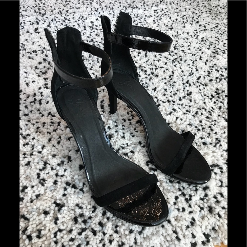 Joie black strappy sandal w zipper detail 38
